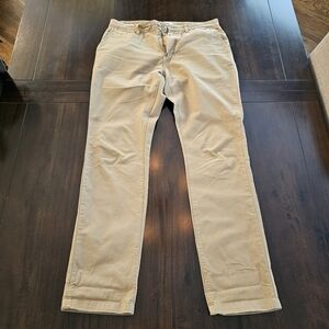 Taylor Stitch size 32 X 34 Khaki Foundation Chinos
